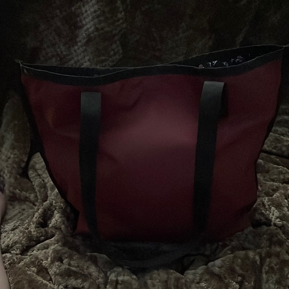 Lesportsac tote with inside zipper pouch